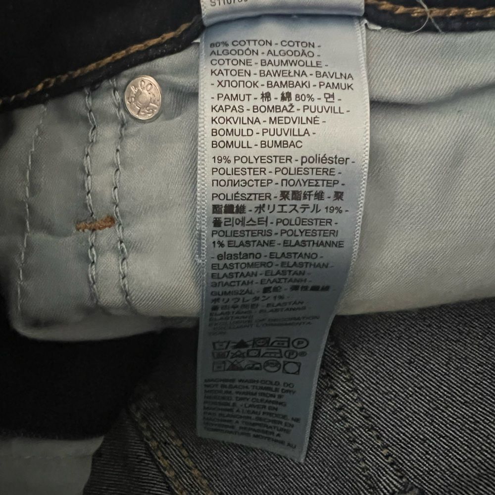 Levi's Shaping Bermuda Shorts- Size 29 - Picture 9 of 9